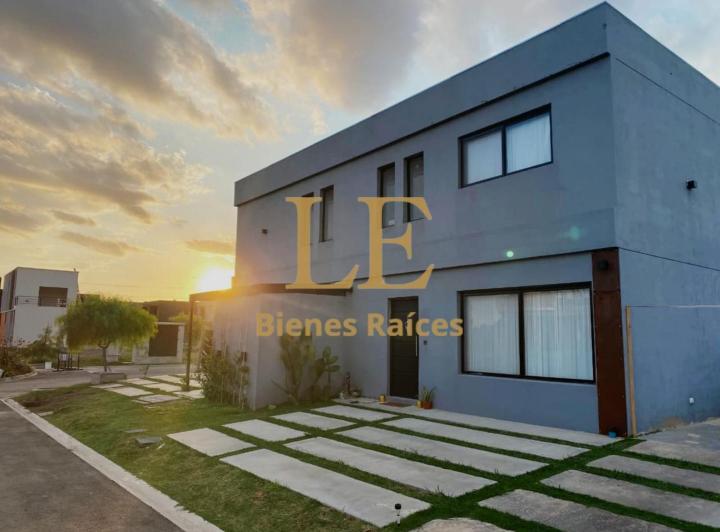Casa · 125m² · 4 Ambientes · 2 Cocheras