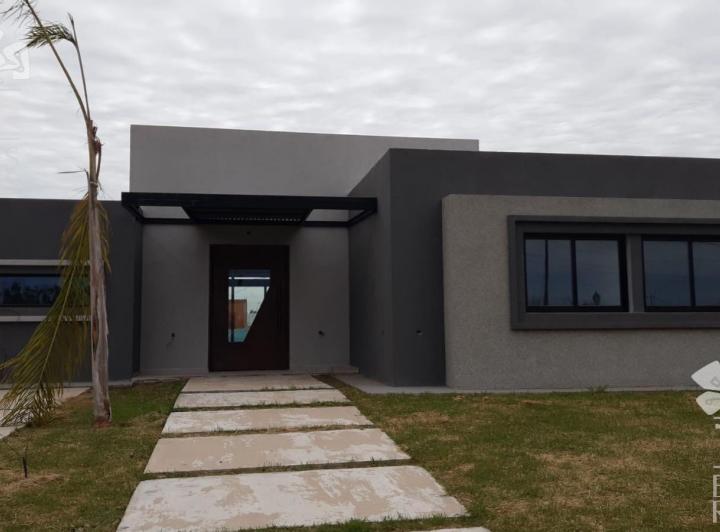 Casa · 170m² · 4 Ambientes · 2 Cocheras