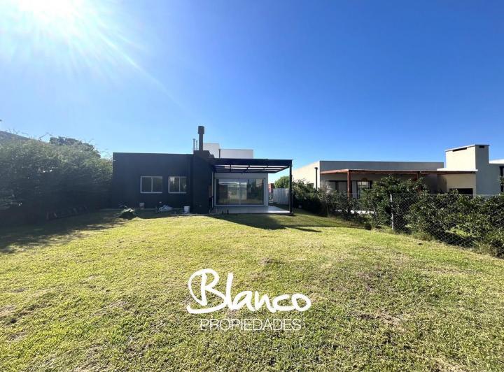 Casa · 147m² · 4 Ambientes · 1 Cochera