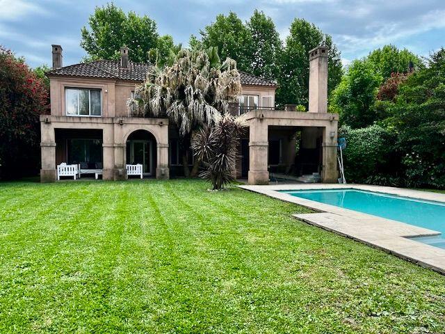 Casa · 290m² · 6 Ambientes