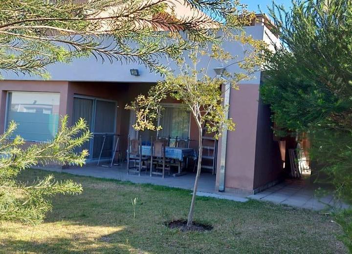 Casa · 100m² · 4 Ambientes · 4 Cocheras
