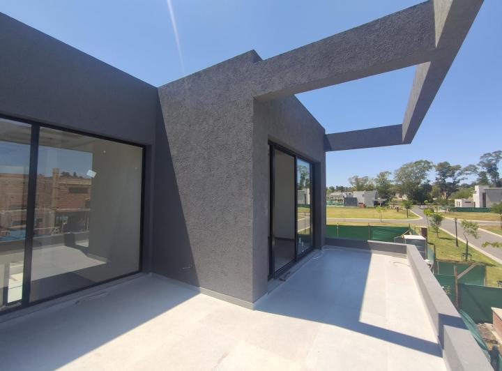 Casa · 199m² · 4 Ambientes · 2 Cocheras
