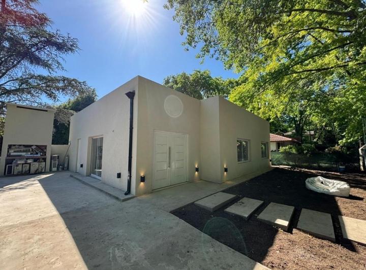 Casa · 140m² · 4 Ambientes · 2 Cocheras