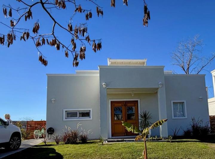 Casa · 160m² · 4 Ambientes · 3 Cocheras