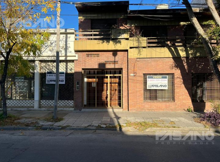Casa · 233m² · 4 Ambientes · 1 Cochera