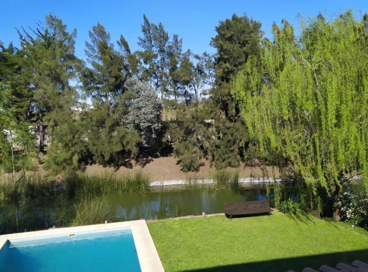 Casa · 170m² · 4 Ambientes · 2 Cocheras