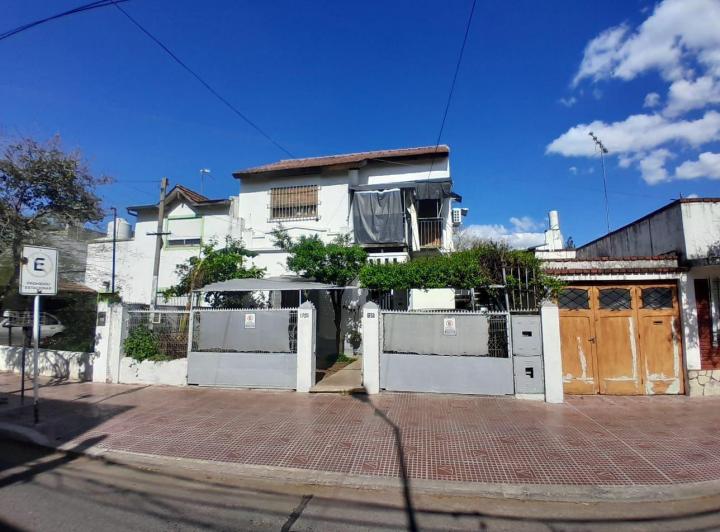 Casa · 100m² · 7 Ambientes · 2 Cocheras