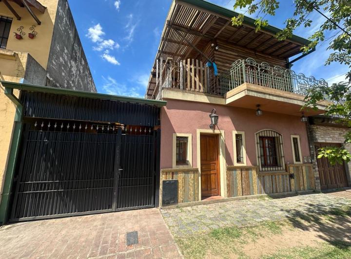 Casa · 185m² · 4 Ambientes · 2 Cocheras