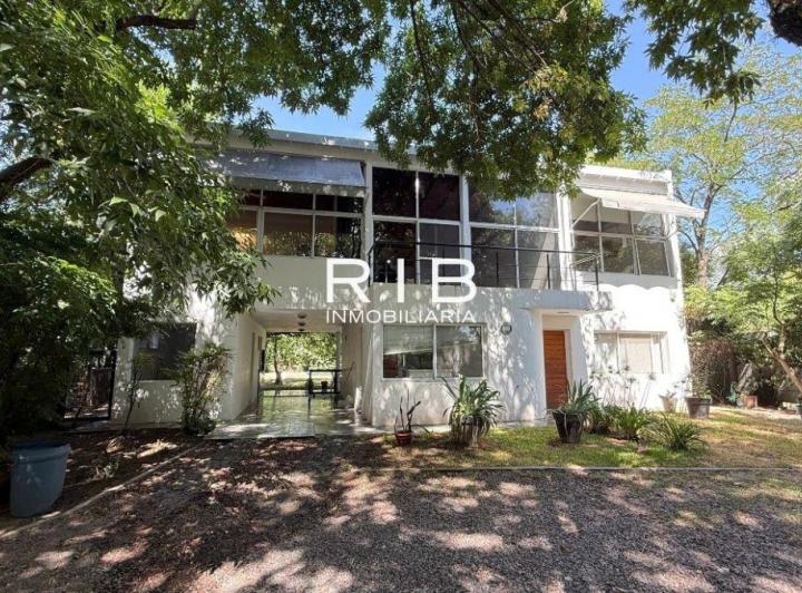 Casa · 180m² · 4 Ambientes · 2 Cocheras