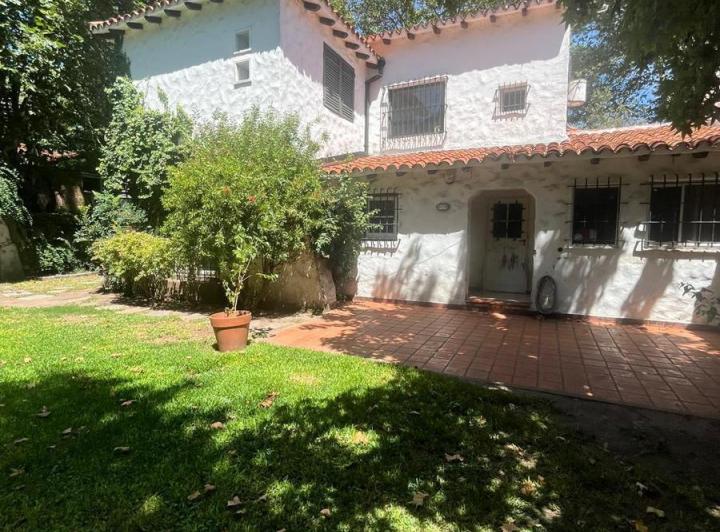 Casa · 253m² · 4 Ambientes · 3 Cocheras