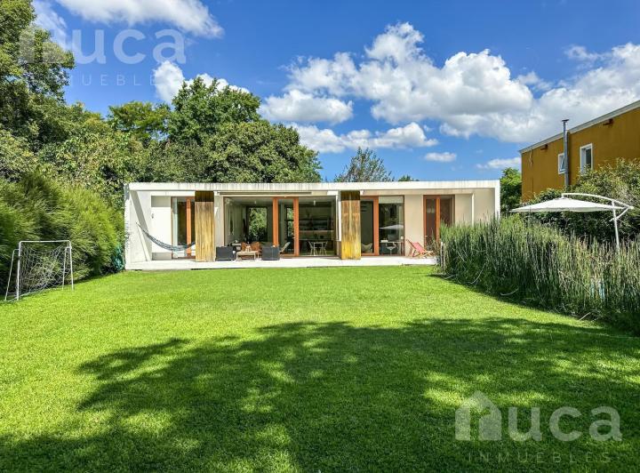 Casa · 160m² · 5 Ambientes · 2 Cocheras