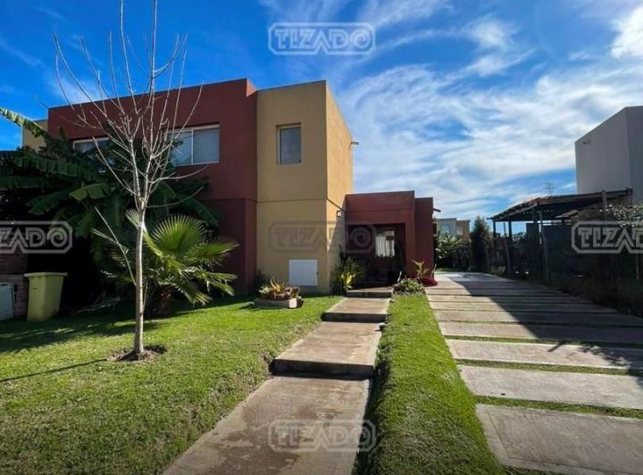 Casa · 80m² · 4 Ambientes · 1 Cochera