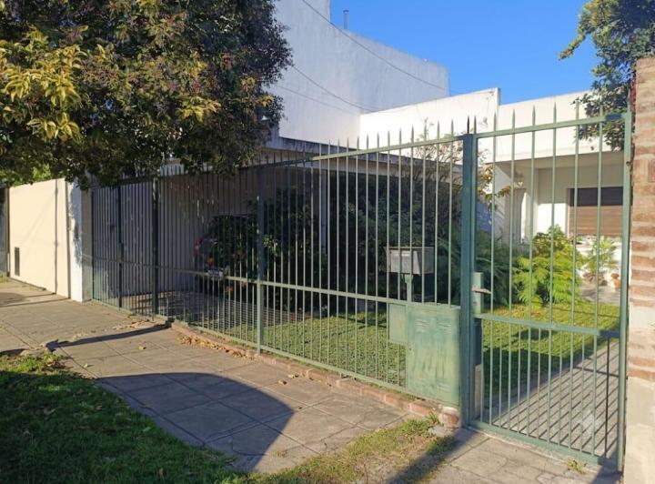 Casa · 123m² · 4 Ambientes · 1 Cochera