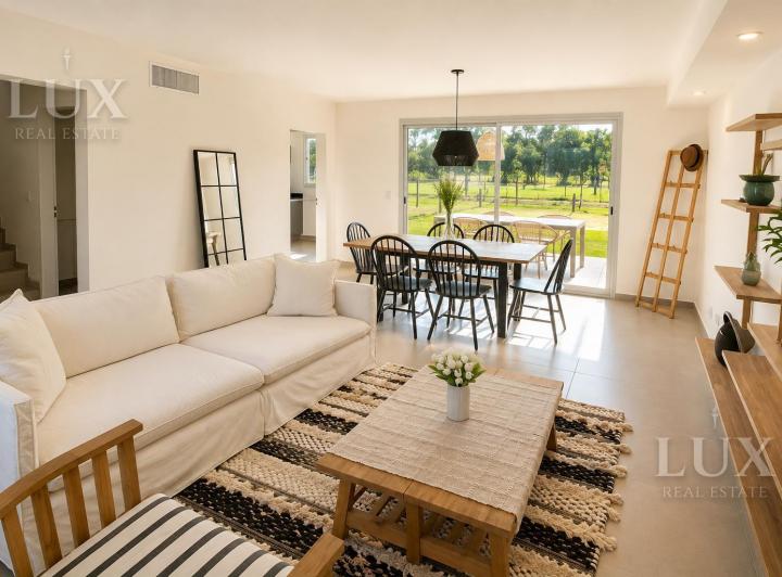 Casa · 104m² · 4 Ambientes · 1 Cochera