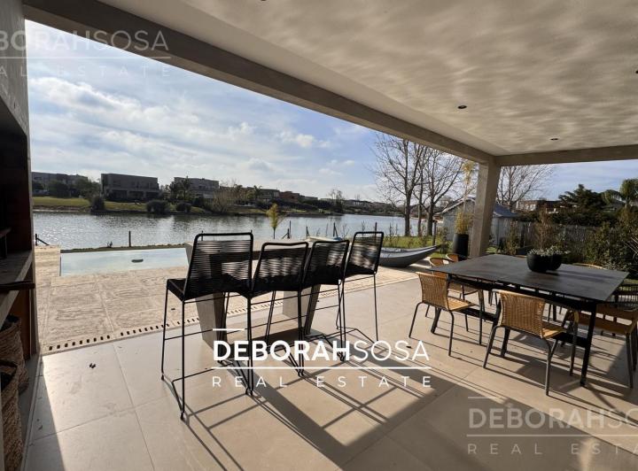 Casa · 188m² · 5 Ambientes · 6 Cocheras