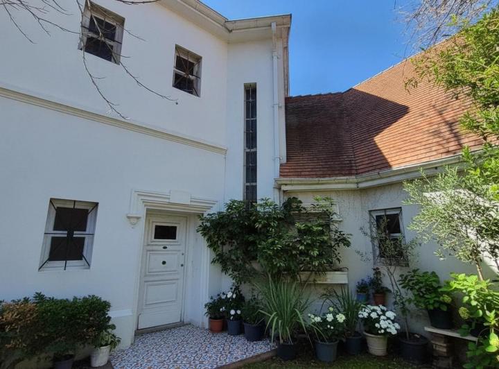 Casa · 220m² · 5 Ambientes · 1 Cochera