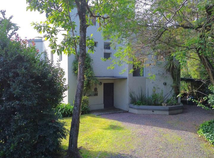 Casa · 237m² · 5 Ambientes · 2 Cocheras