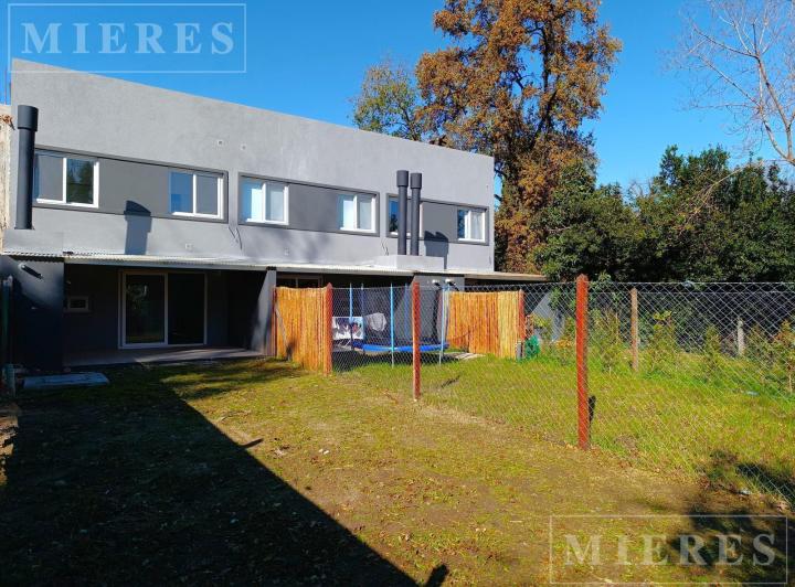 Casa · 140m² · 4 Ambientes · 2 Cocheras