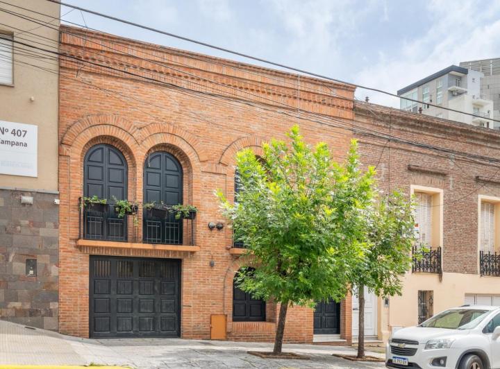 Casa · 230m² · 4 Ambientes · 3 Cocheras
