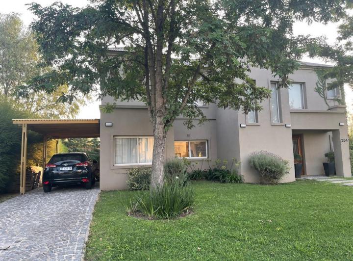 Casa · 200m² · 4 Ambientes