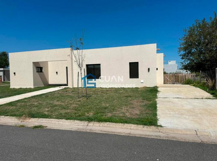 Casa · 120m² · 4 Ambientes · 4 Cocheras