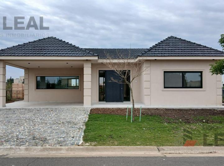 Casa · 194m² · 4 Ambientes · 4 Cocheras