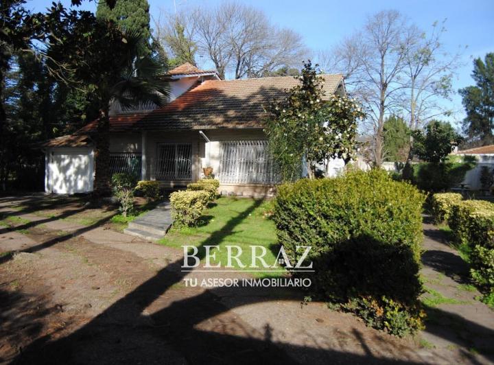 Casa · 220m² · 4 Ambientes · 1 Cochera