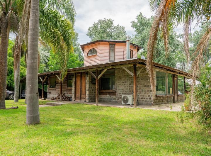 Casa · 250m² · 5 Ambientes · 4 Cocheras