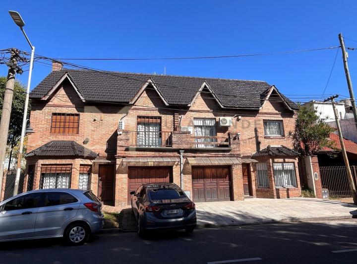 Casa · 190m² · 5 Ambientes · 1 Cochera