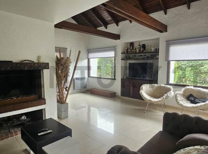 Casa · 300m² · 3 Dormitorios · 2 Cocheras