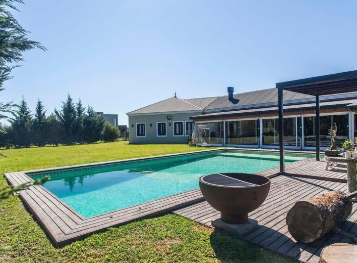 Casa · 330m² · 4 Ambientes