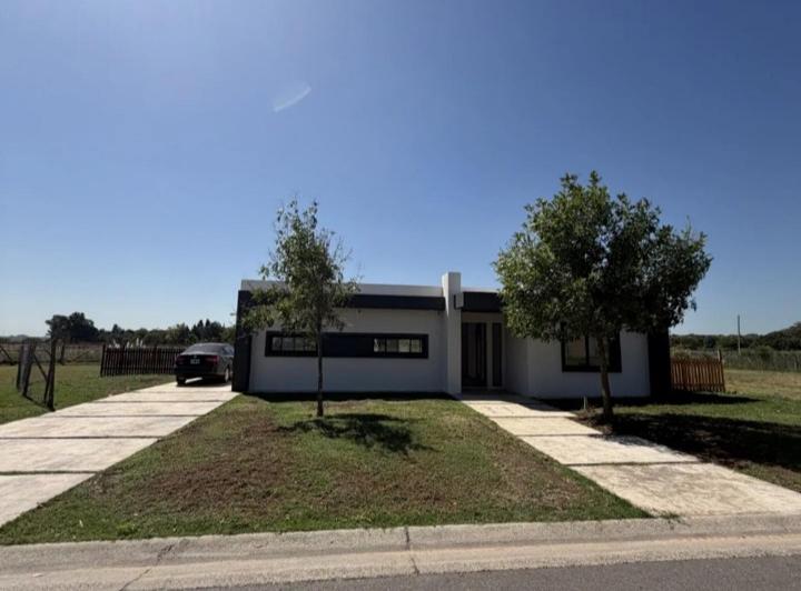 Casa · 174m² · 4 Ambientes · 4 Cocheras