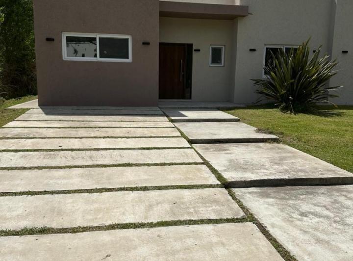 Casa · 180m² · 5 Ambientes