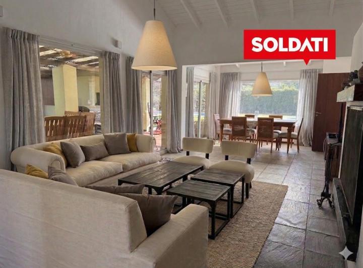 Casa · 168m² · 4 Ambientes · 2 Cocheras