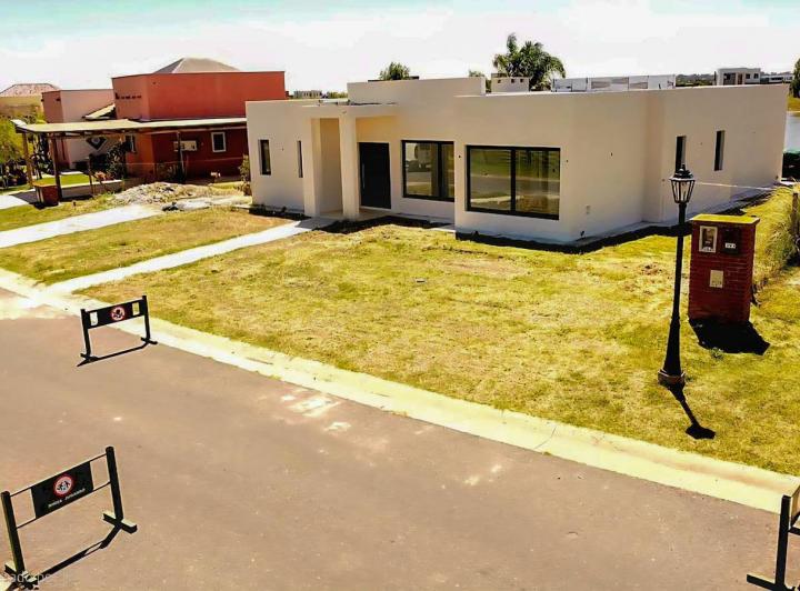 Casa · 170m² · 5 Ambientes · 2 Cocheras