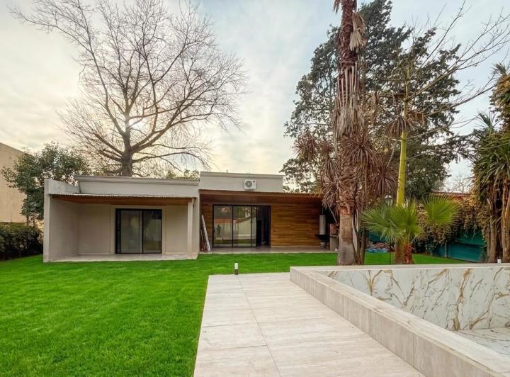 Casa · 140m² · 4 Ambientes · 1 Cochera