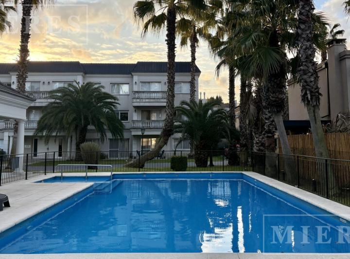 Casa · 72m² · 3 Ambientes · 2 Cocheras