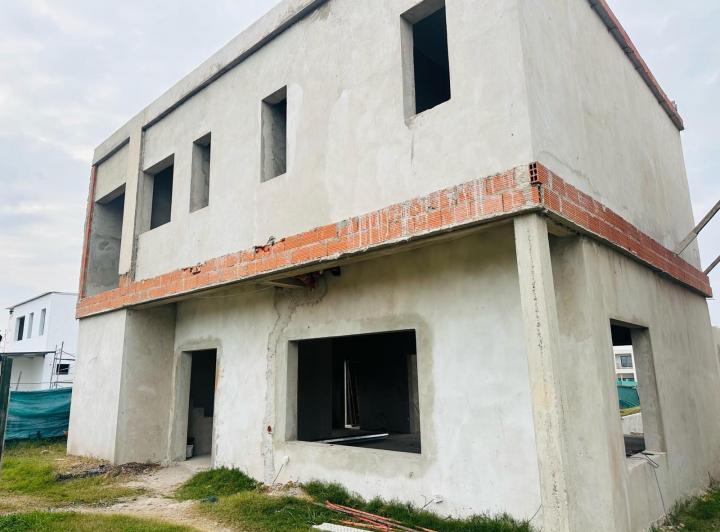 Casa · 150m² · 5 Ambientes · 2 Cocheras
