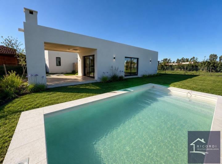 Casa · 140m² · 3 Ambientes · 2 Cocheras