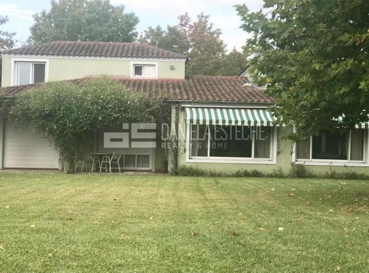 Casa · 215m² · 5 Ambientes · 2 Cocheras