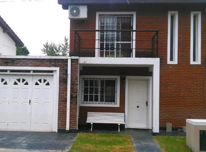 Casa · 160m² · 4 Ambientes · 1 Cochera
