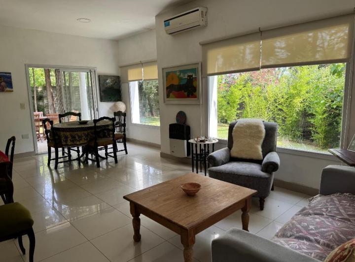 Casa · 80m² · 3 Ambientes · 2 Cocheras