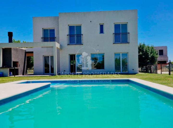 Casa · 170m² · 4 Ambientes · 2 Cocheras