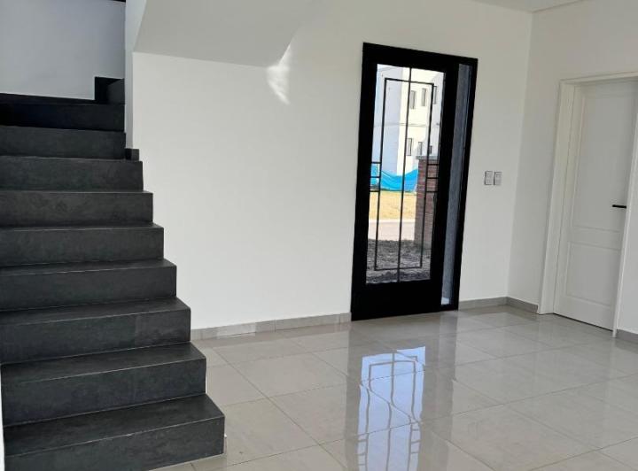 Casa · 170m² · 4 Ambientes · 2 Cocheras