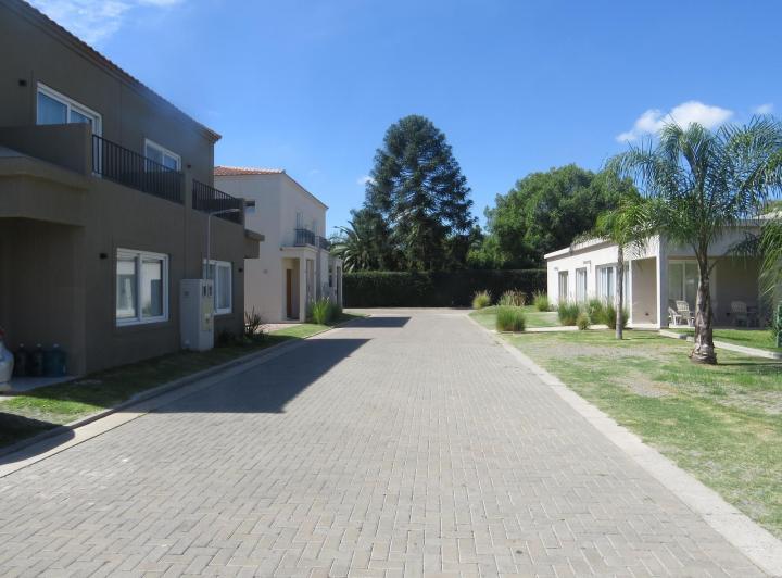 Casa · 79m² · 3 Ambientes · 2 Cocheras