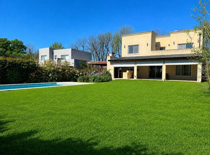 Casa · 125m² · 4 Ambientes · 2 Cocheras