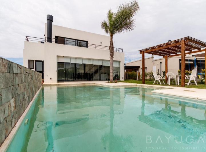 Casa · 179m² · 5 Ambientes · 7 Cocheras