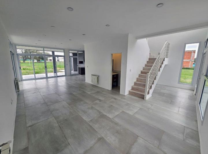 Casa · 140m² · 4 Ambientes · 1 Cochera