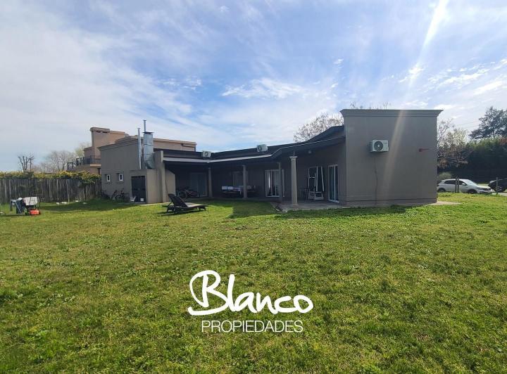 Casa · 170m² · 4 Ambientes · 3 Cocheras