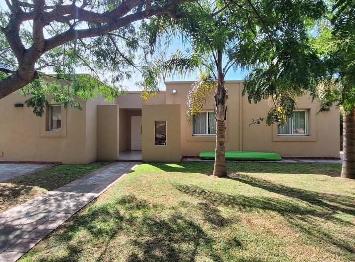 Casa · 146m² · 7 Ambientes · 6 Cocheras